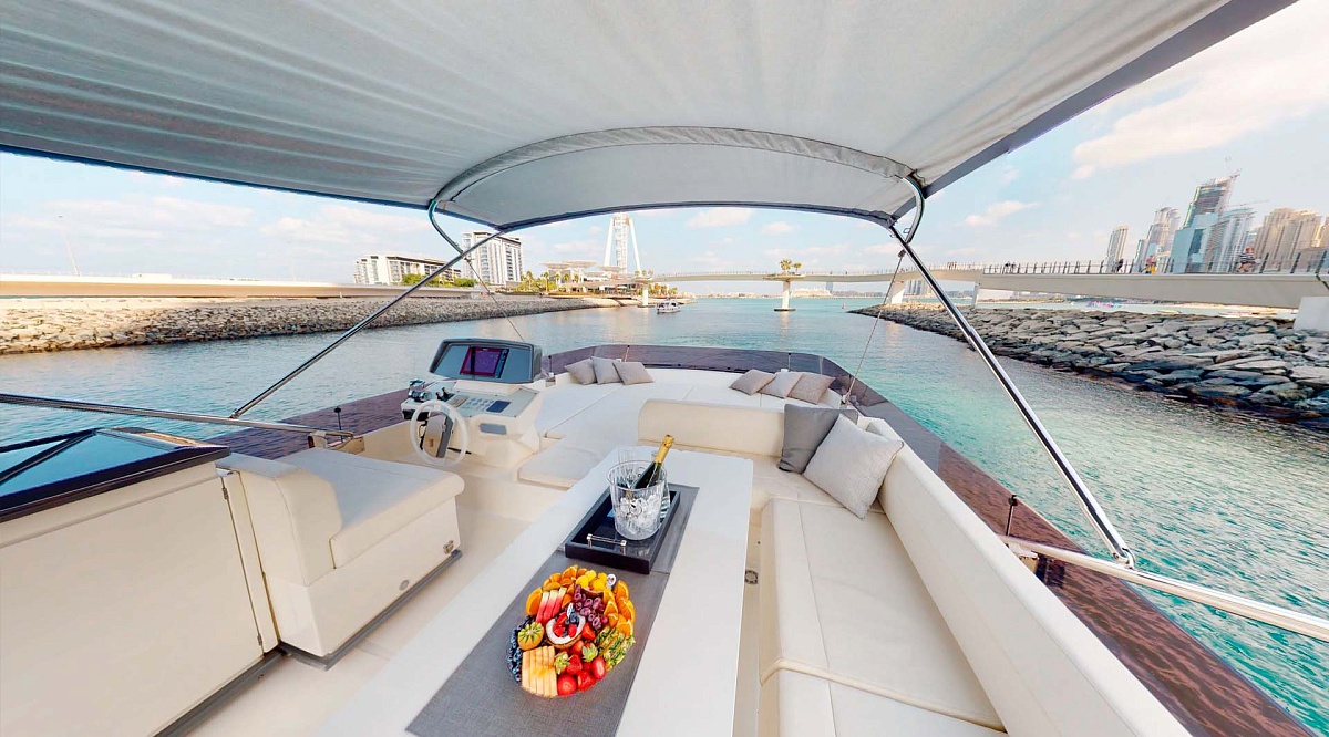Аренда моторной яхты Ferretti 670 Bella 4 в Дубае, ОАЭ